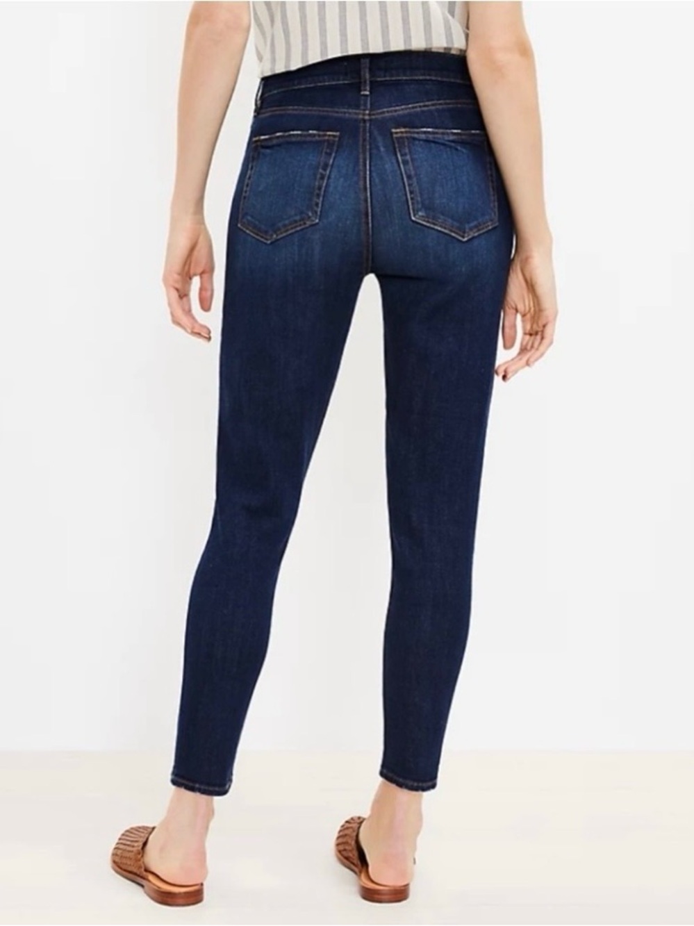 🦅Made and Loved Ann Taylor LOFT Modern Skinny Crop. Size 8/29